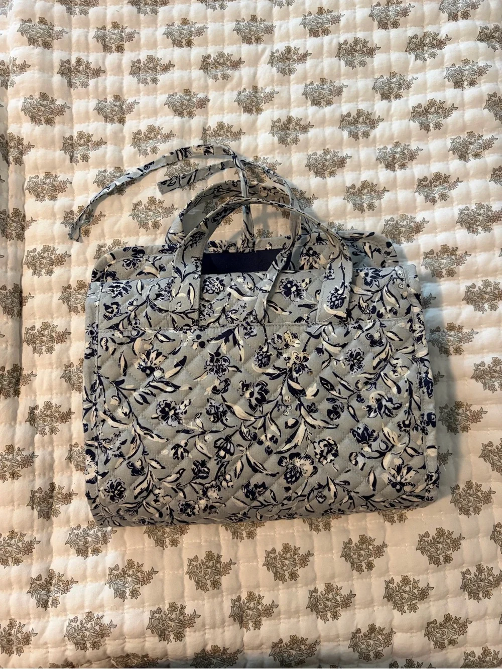 Vera Bradley Floral Quilted Hanging Organizer Skirt Bag - Gray